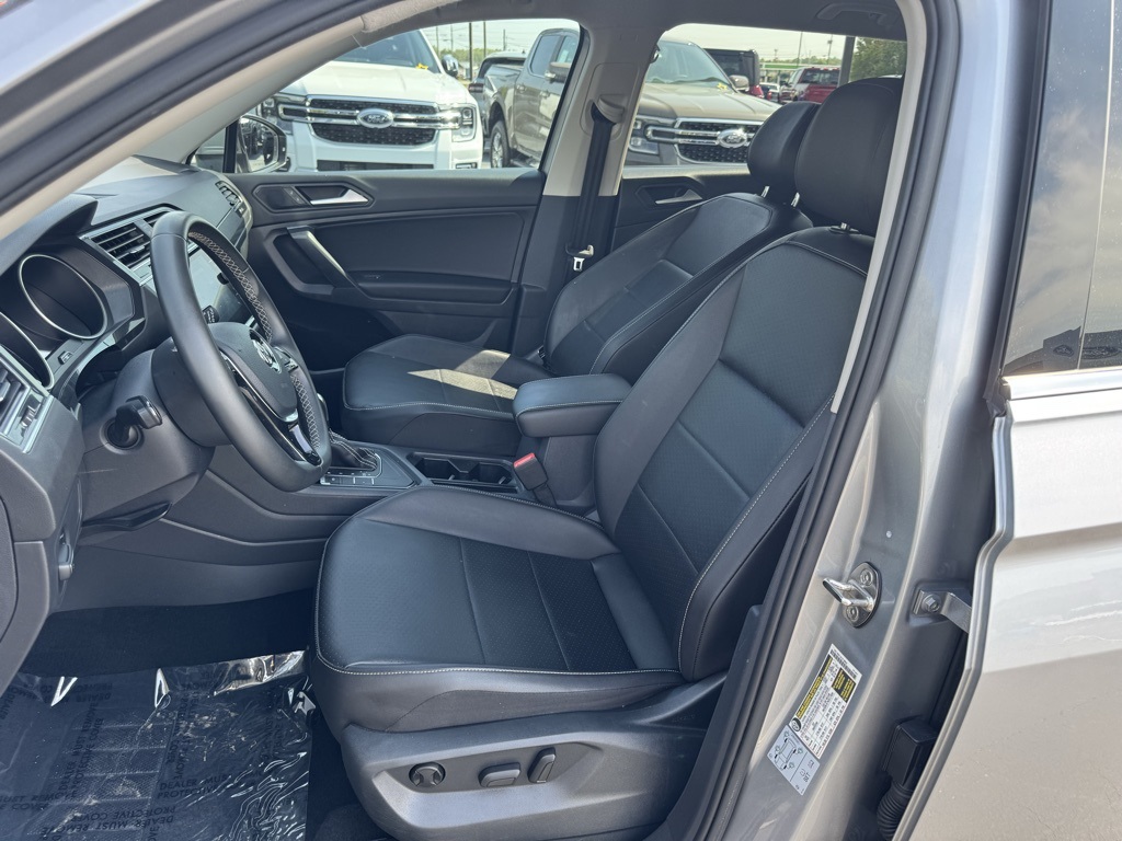 Vehicle image 19 of 41