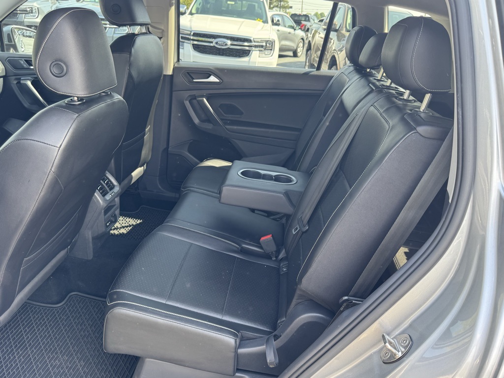 Vehicle image 28 of 41