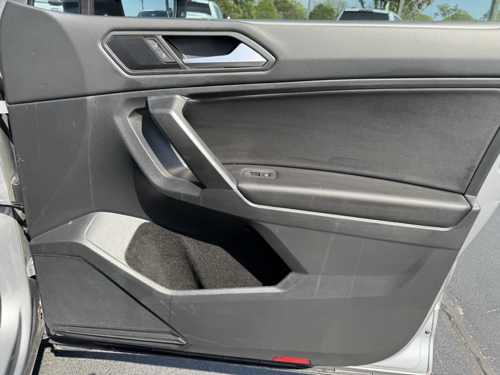 Vehicle image 22 of 41
