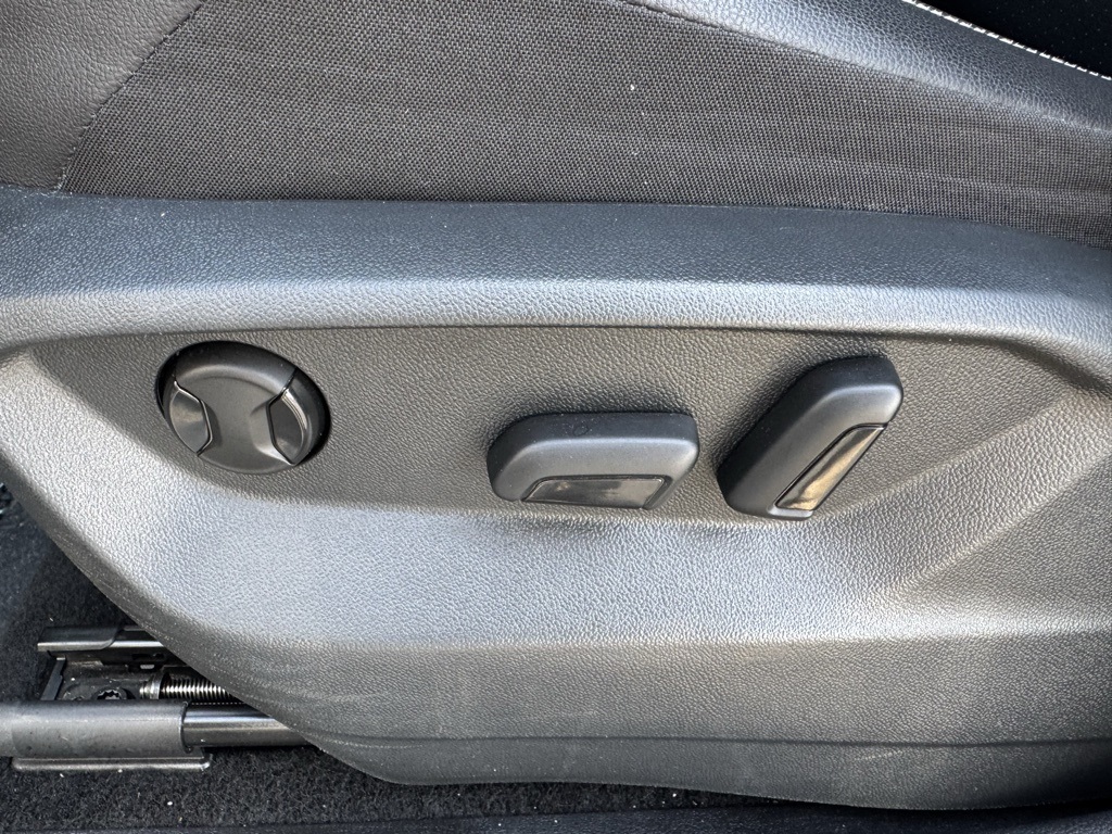 Vehicle image 20 of 41