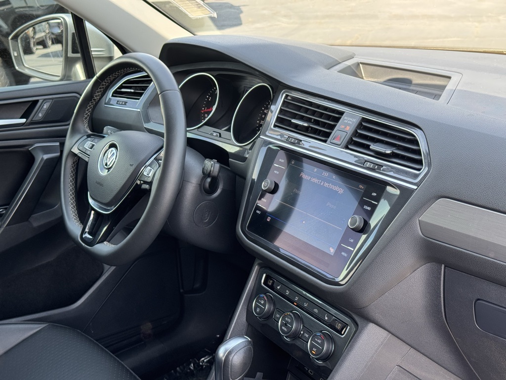 Vehicle image 23 of 41