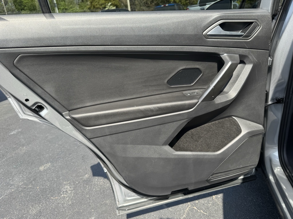 Vehicle image 27 of 41