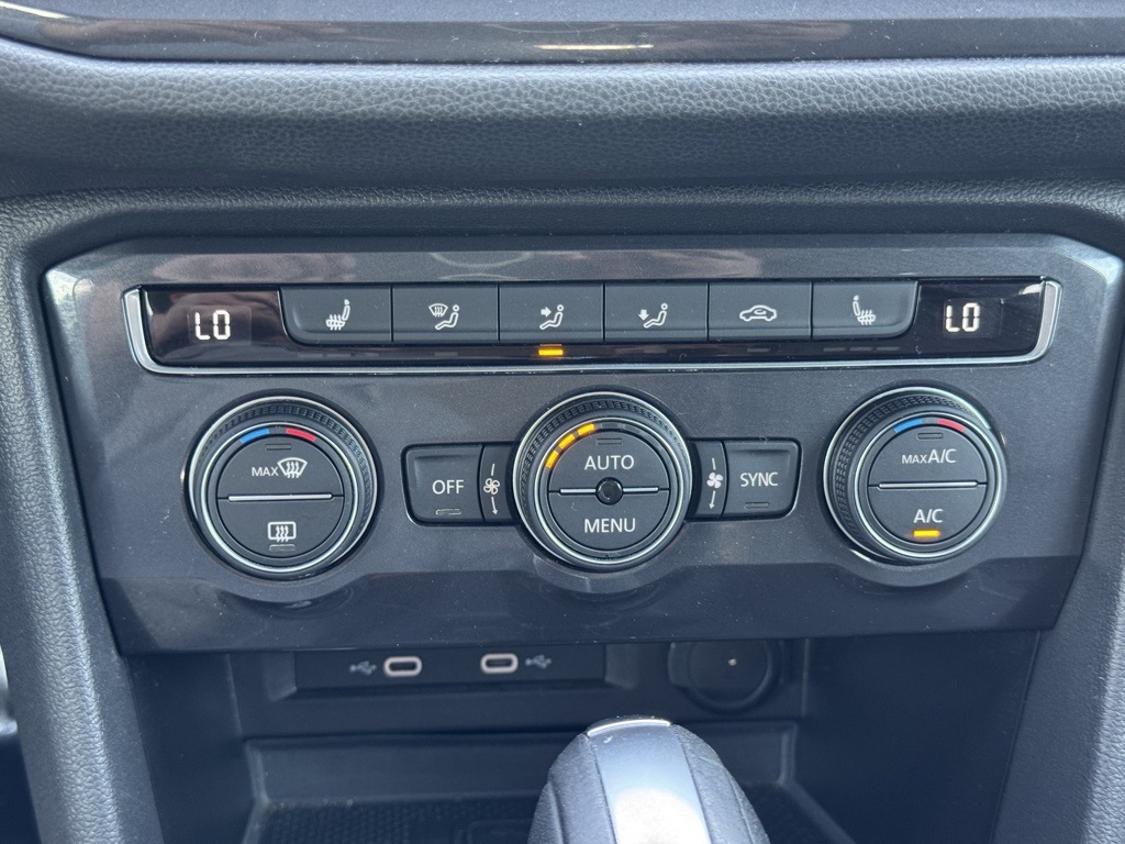 Vehicle image 16 of 41