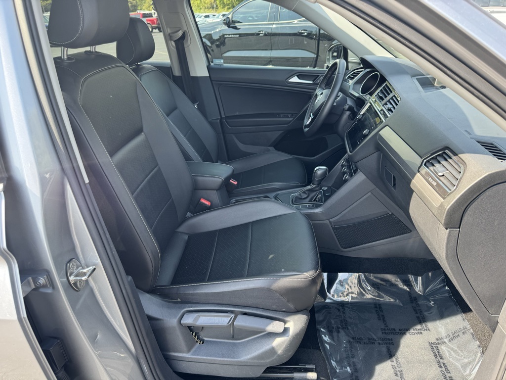 Vehicle image 21 of 41