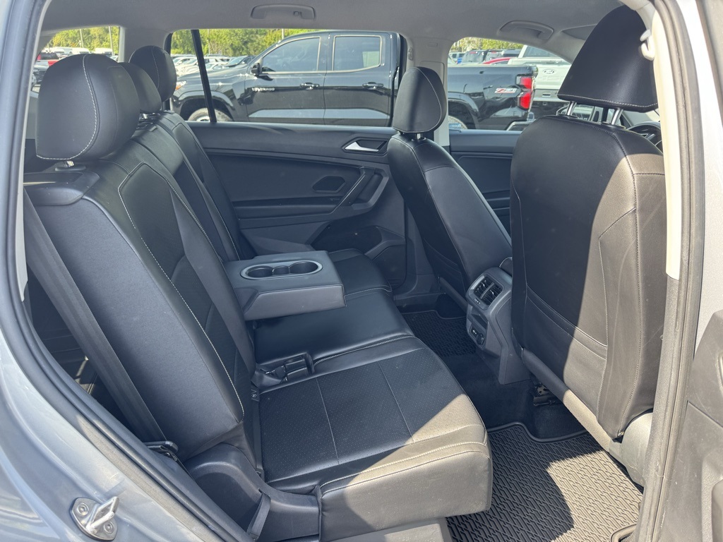 Vehicle image 25 of 41