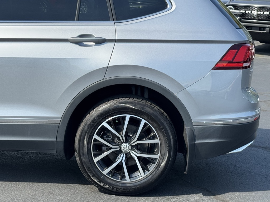 Vehicle image 37 of 41