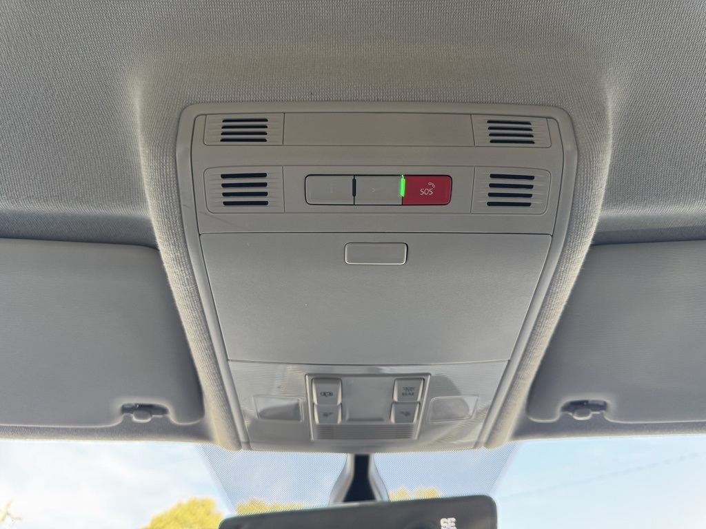 Vehicle image 32 of 41
