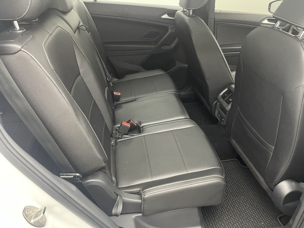 Vehicle image 31 of 35