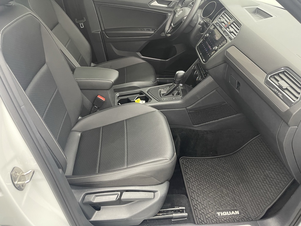 Vehicle image 28 of 35