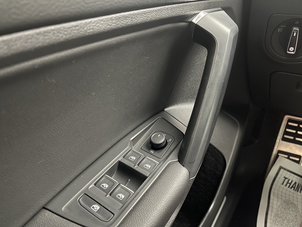 Vehicle image 26 of 35