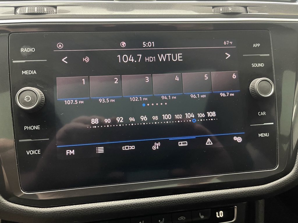 Vehicle image 23 of 35