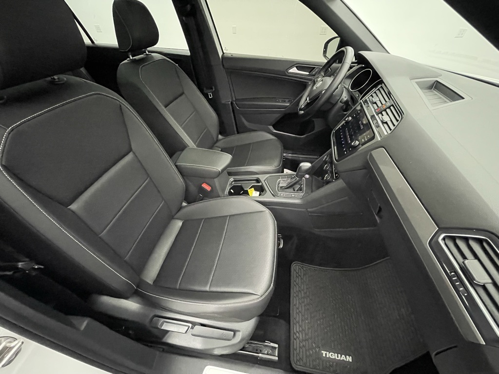 Vehicle image 29 of 35