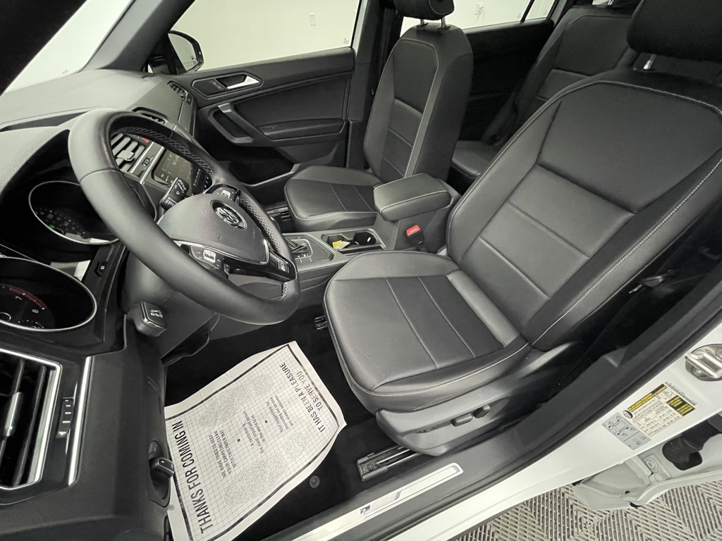 Vehicle image 21 of 35