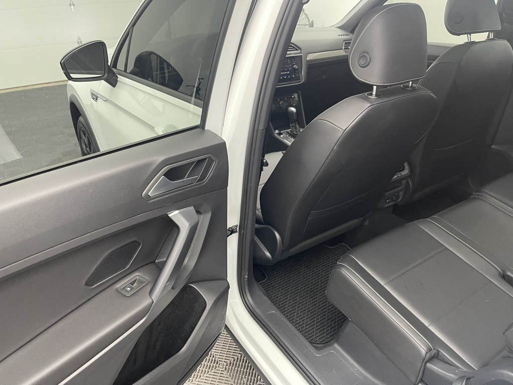 Vehicle image 34 of 35