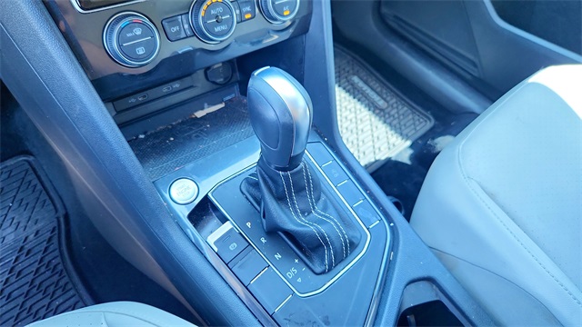 Vehicle image 13 of 31