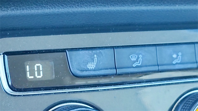 Vehicle image 16 of 31