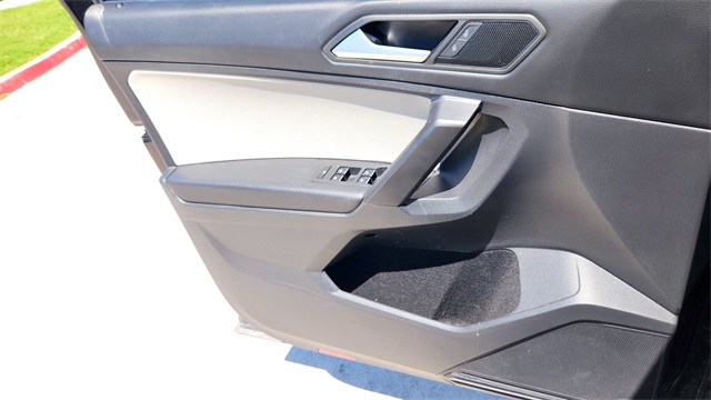 Vehicle image 18 of 31