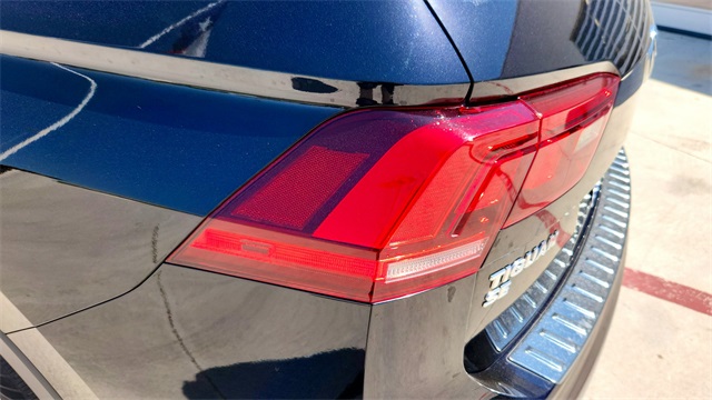 Vehicle image 24 of 31