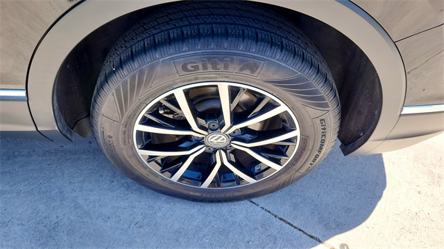 Vehicle image 25 of 31