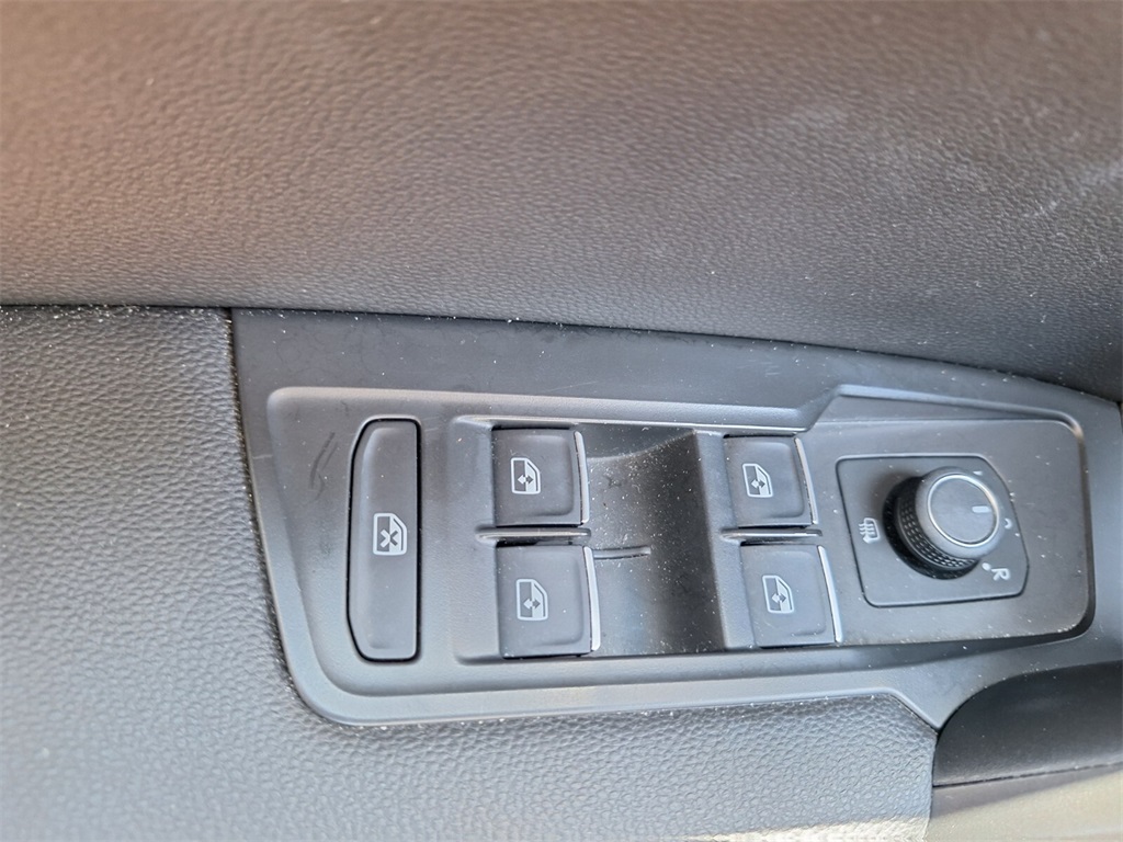 Vehicle image 19 of 31