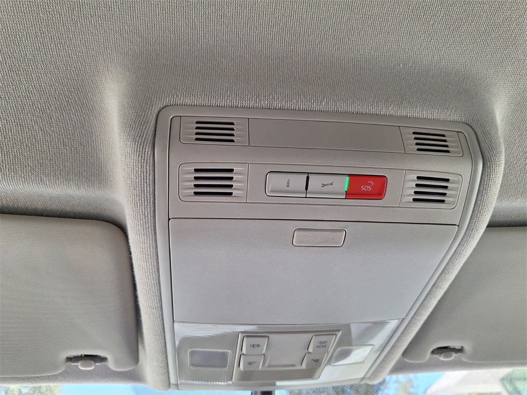 Vehicle image 18 of 31