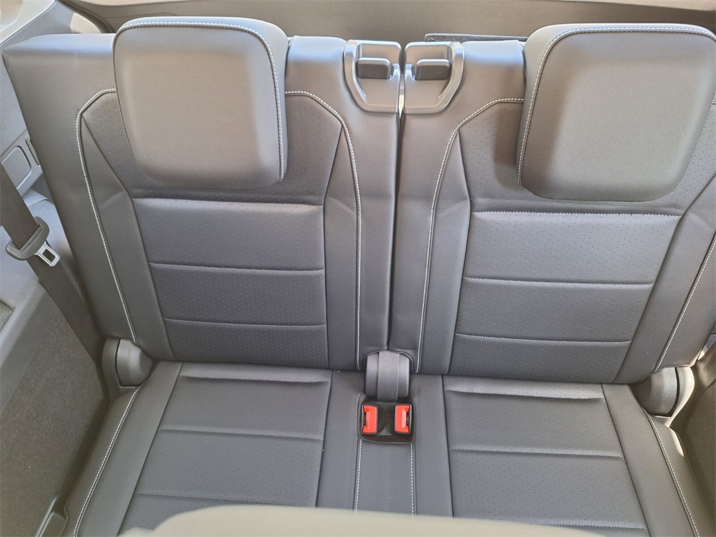 Vehicle image 23 of 31