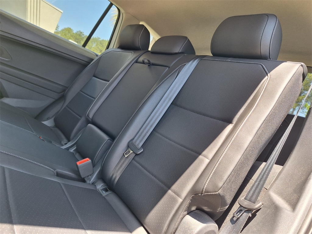 Vehicle image 22 of 31