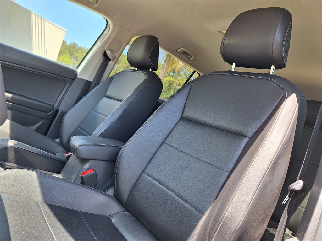 Vehicle image 11 of 31