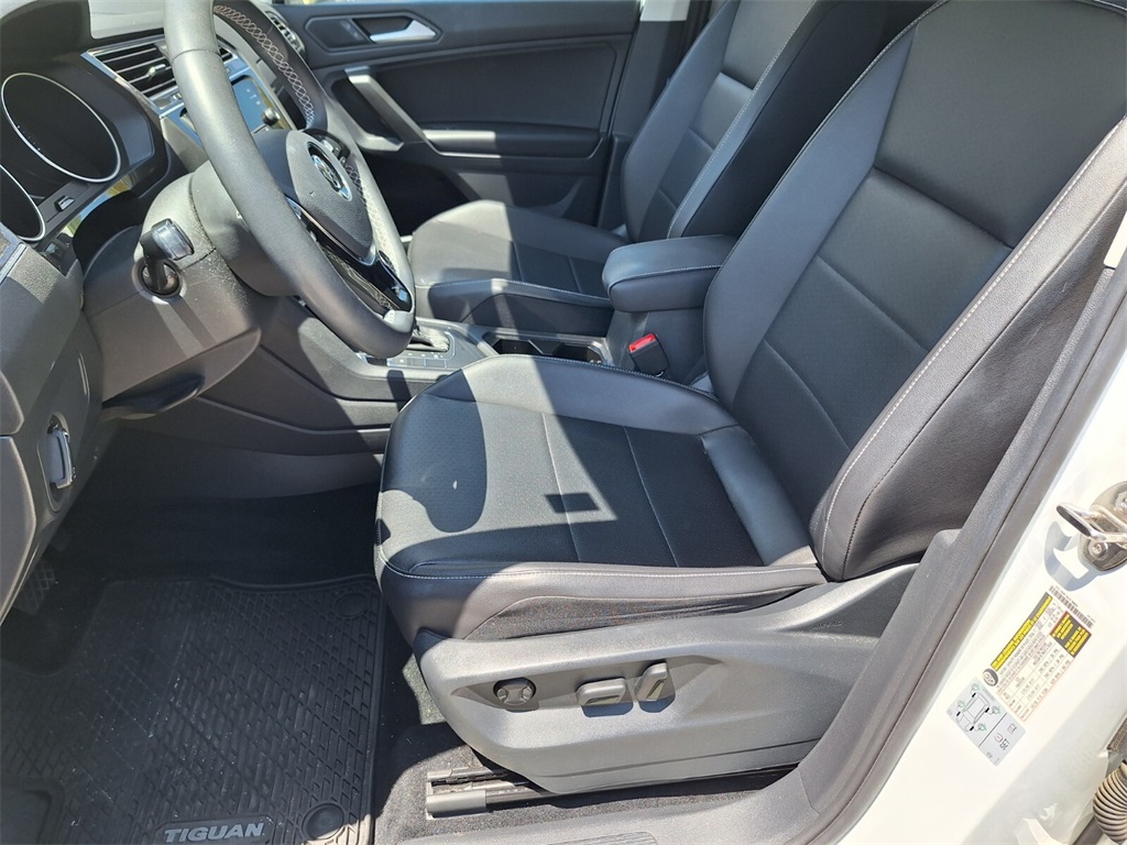 Vehicle image 10 of 31