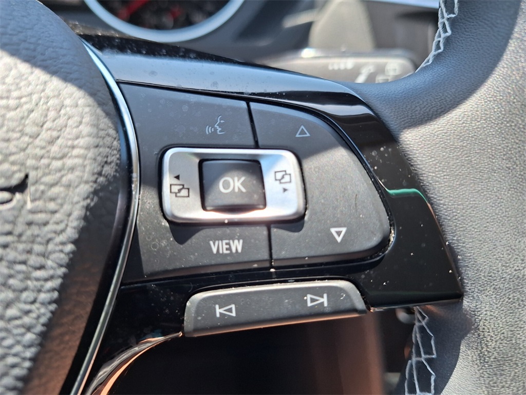 Vehicle image 13 of 31