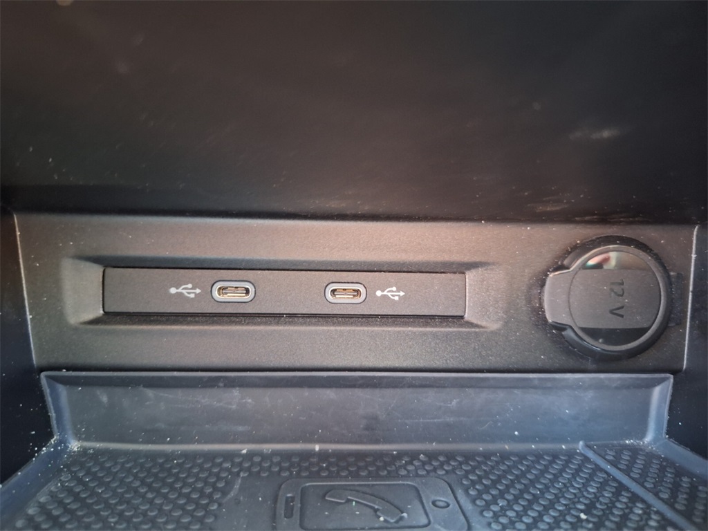 Vehicle image 16 of 31