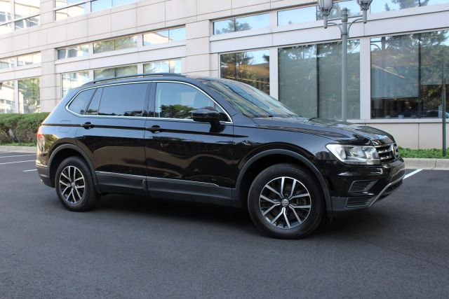 2021 Volkswagen Tiguan SE Image 2 of 48