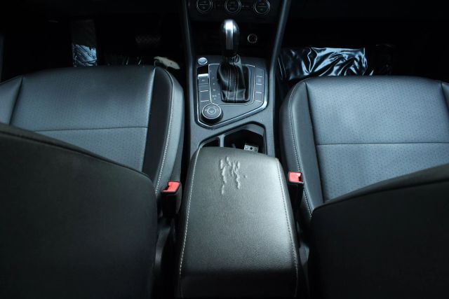 2021 Volkswagen Tiguan SE Image 27 of 48