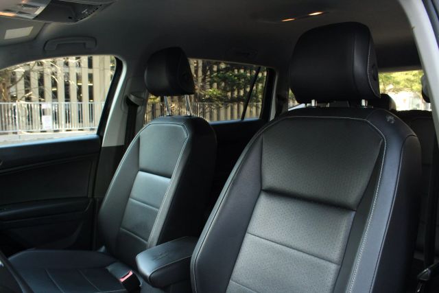 2021 Volkswagen Tiguan SE Image 17 of 48