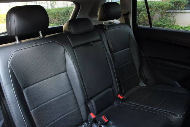 2021 Volkswagen Tiguan SE Image 32 of 48