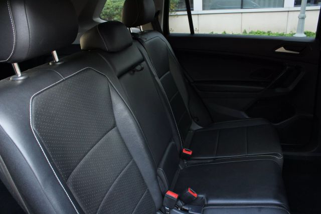 2021 Volkswagen Tiguan SE Image 30 of 48