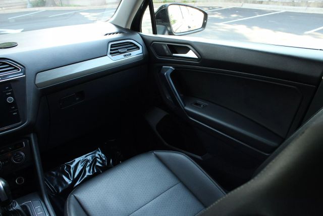 2021 Volkswagen Tiguan SE Image 26 of 48
