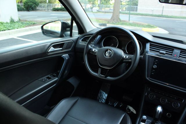 2021 Volkswagen Tiguan SE Image 25 of 48