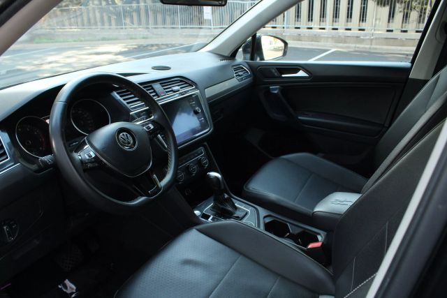 2021 Volkswagen Tiguan SE Image 14 of 48