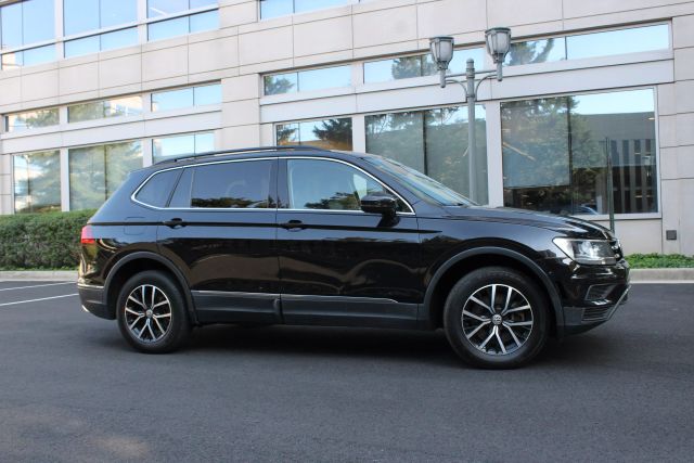 2021 Volkswagen Tiguan SE Image 3 of 48