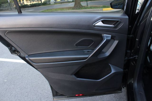 2021 Volkswagen Tiguan SE Image 20 of 48