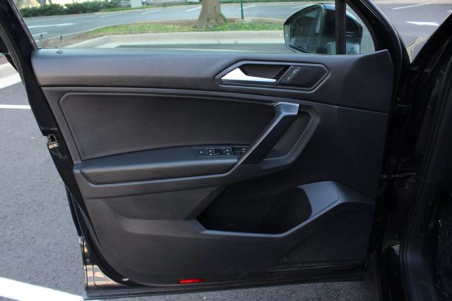 2021 Volkswagen Tiguan SE Image 15 of 48