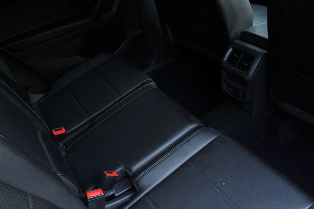 2021 Volkswagen Tiguan SE Image 31 of 48