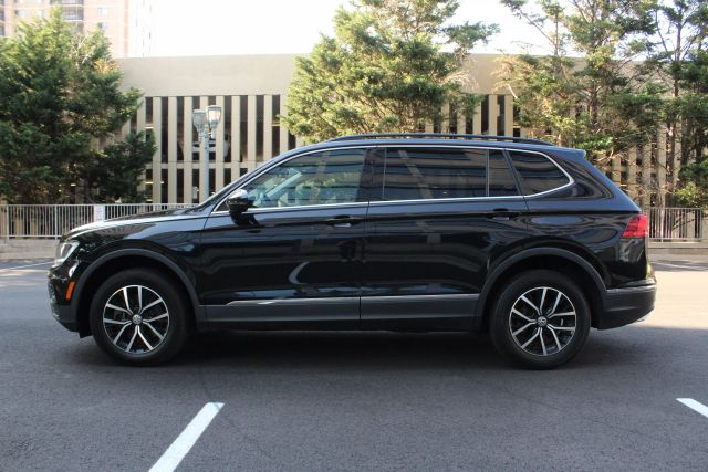 2021 Volkswagen Tiguan SE Image 5 of 48
