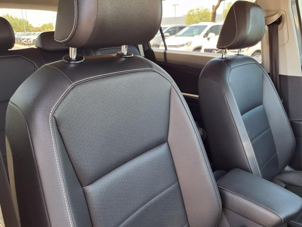 Vehicle image 14 of 35