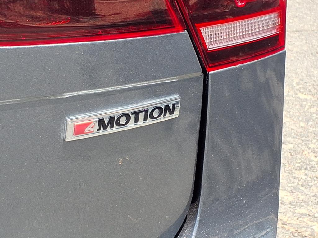 Vehicle image 33 of 35