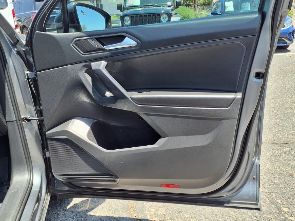 Vehicle image 25 of 35