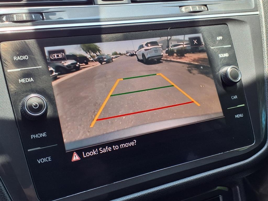 Vehicle image 21 of 35