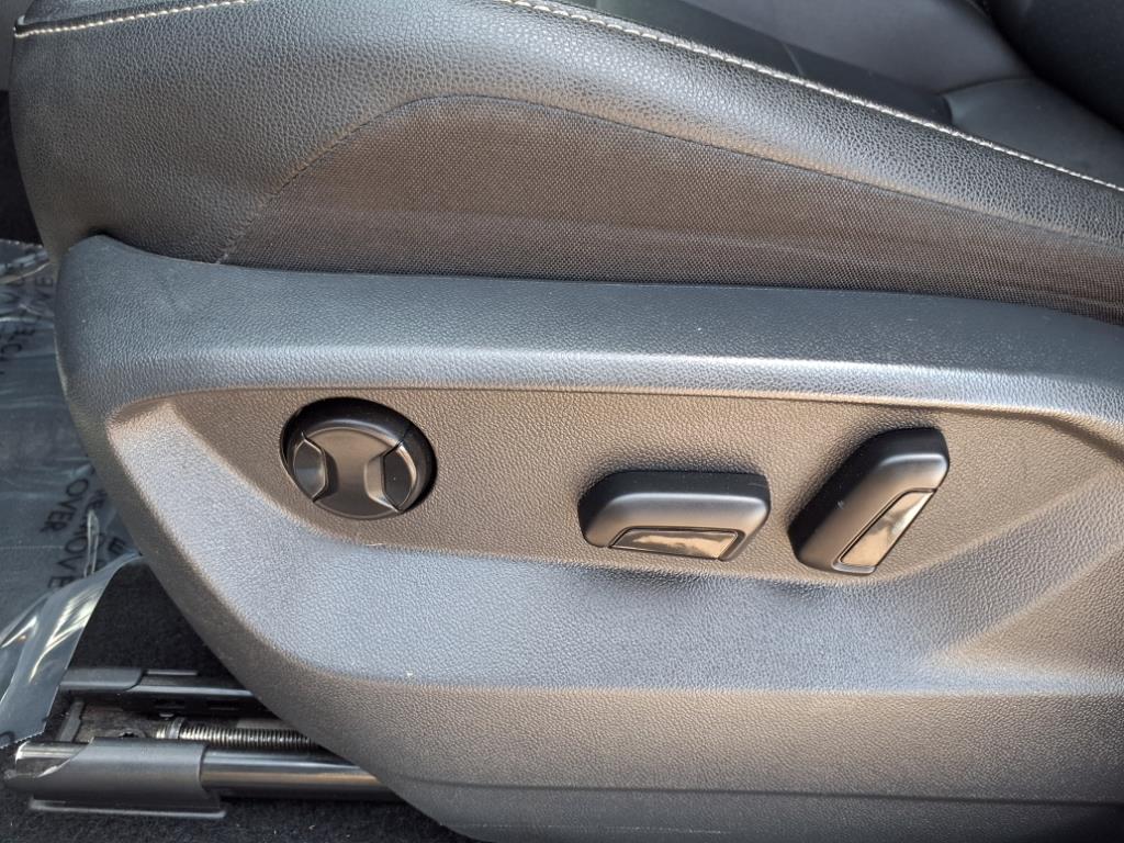 Vehicle image 32 of 35