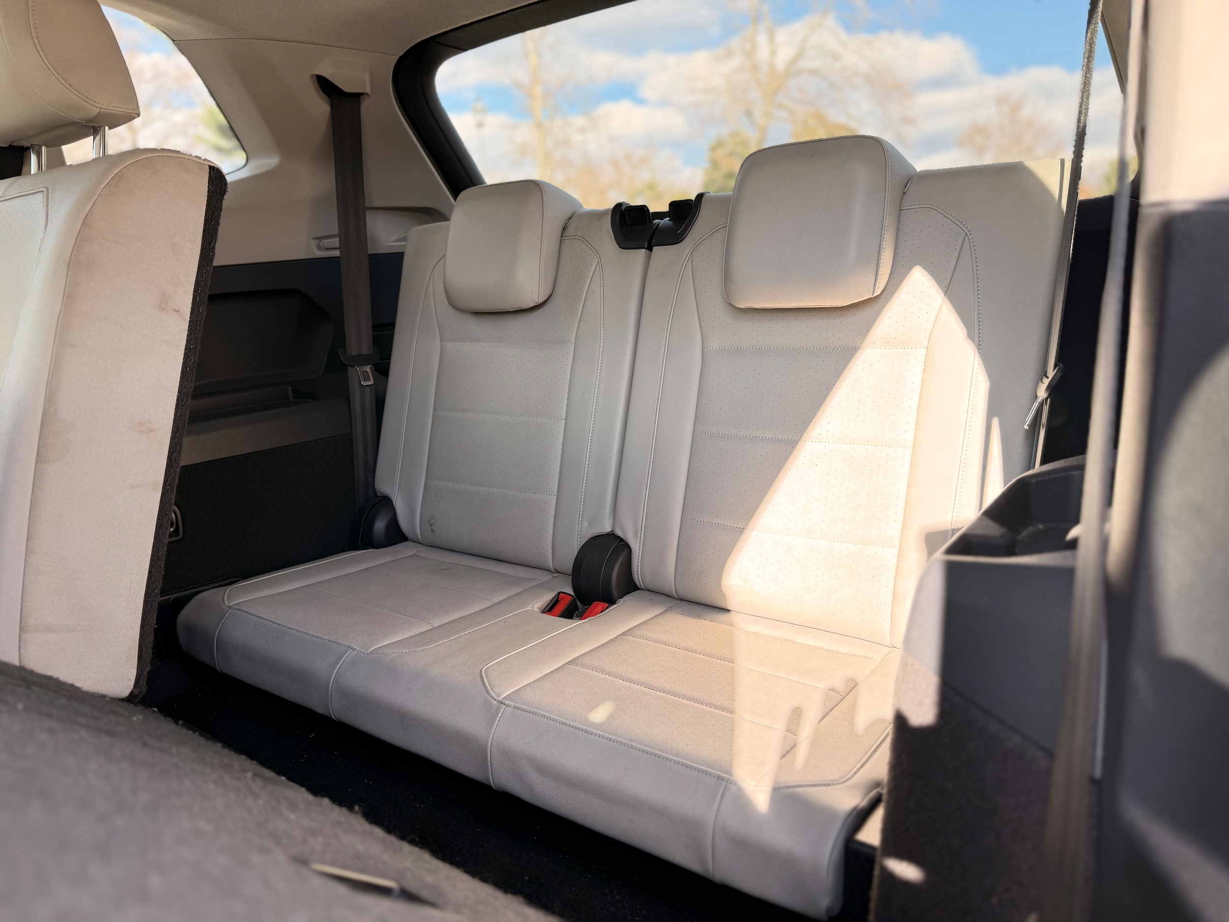Vehicle image 18 of 33